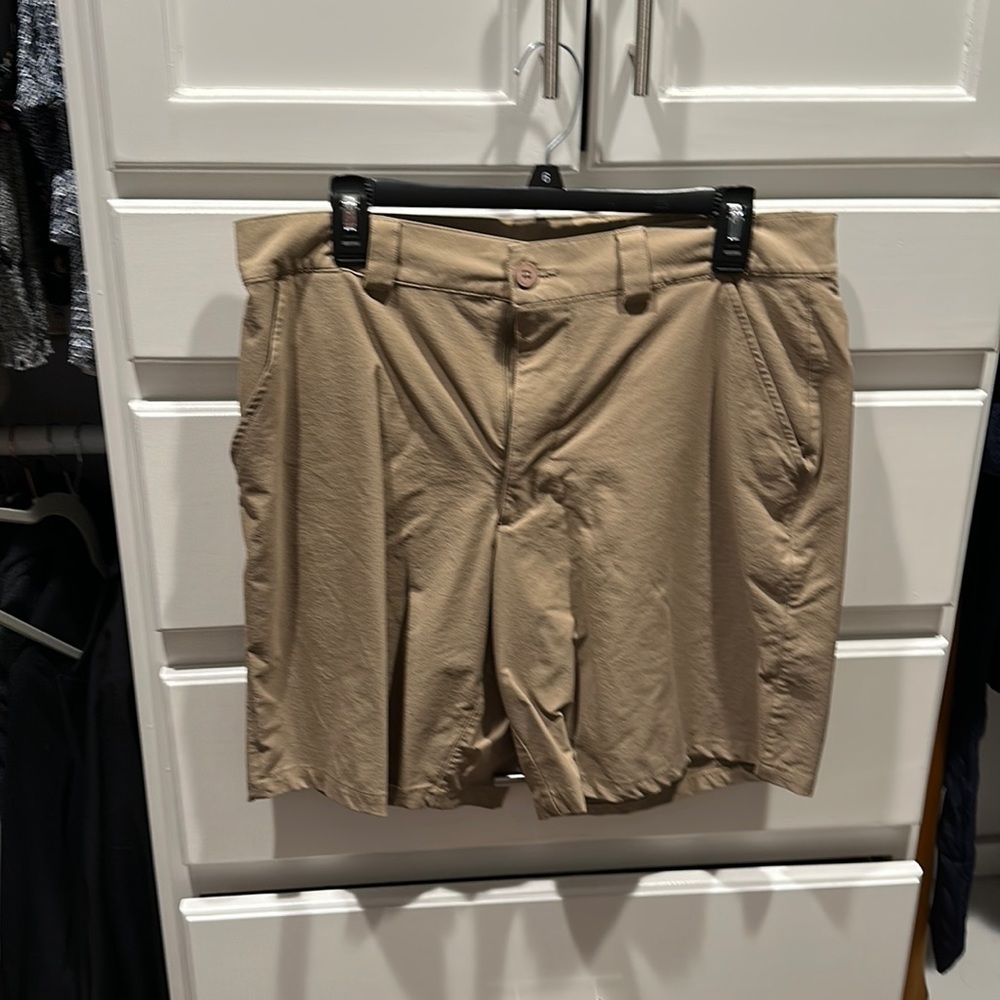 Under Armor Men’s Golf Shorts Size 34